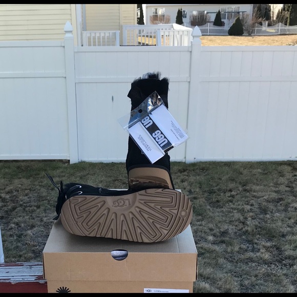 UGG Customizable Bailey Bow II - Picture 4 of 8